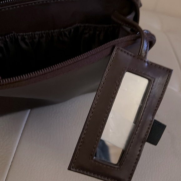 Etienne Aigner THE Ultimate Crossbody - Picture 11 of 12